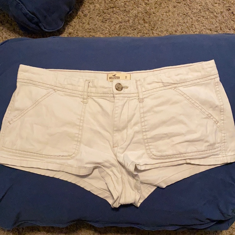 White Hollister shorts size, 11 juniors